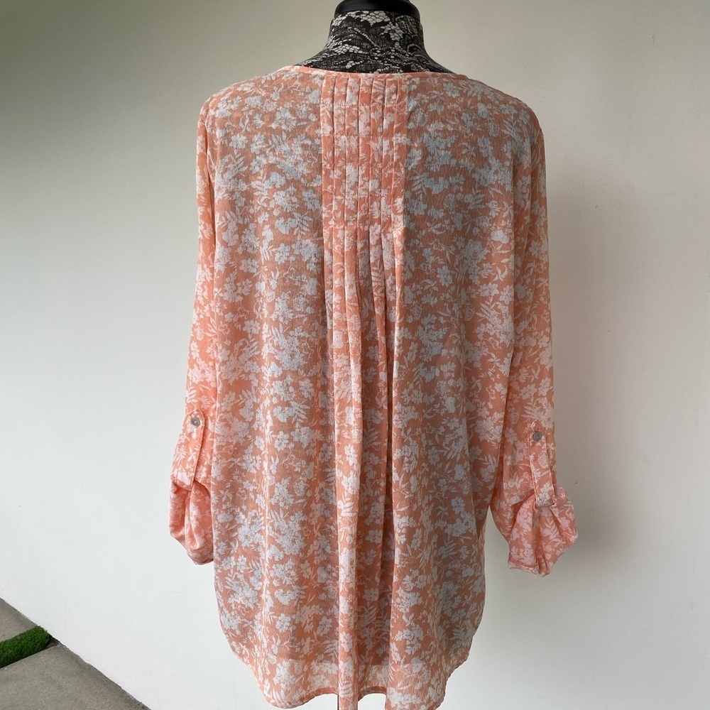Floral Peach Blouse by Bobeau size 1X - Picture 2 of 4